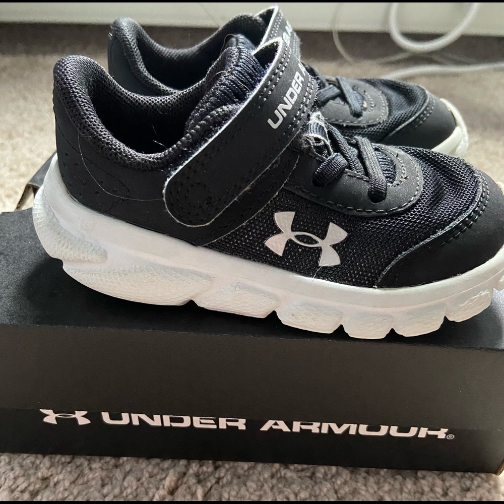 Toddler size 6 sneakers